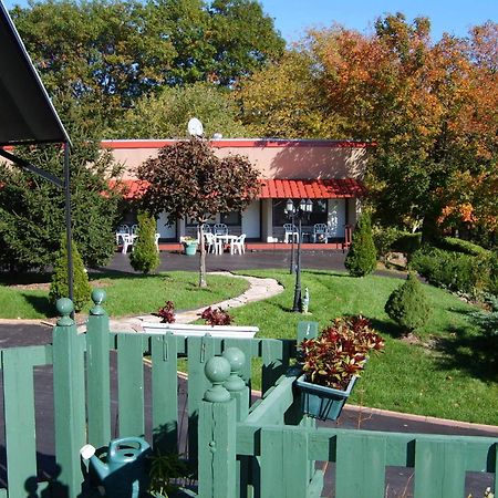 Capricorn Motel Royale 1000 Islands Lansdowne Buitenkant foto