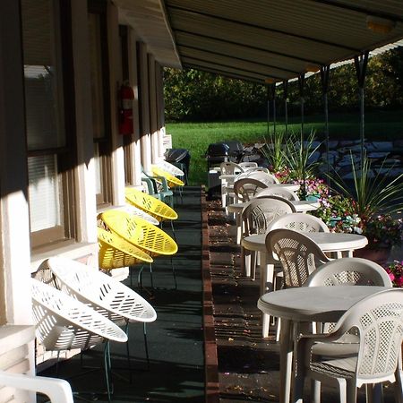 Capricorn Motel Royale 1000 Islands Lansdowne Buitenkant foto