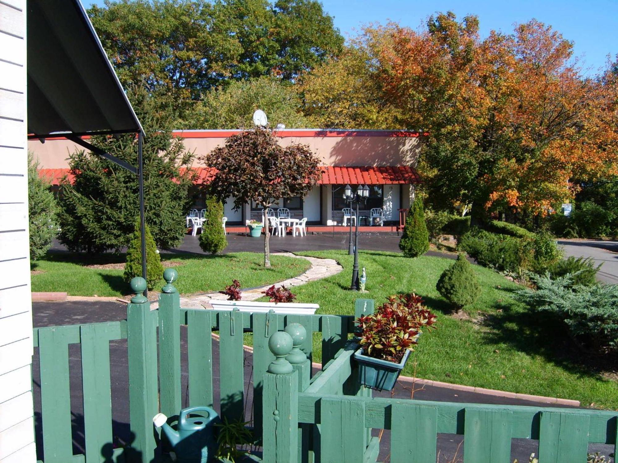 Capricorn Motel Royale 1000 Islands Lansdowne Buitenkant foto