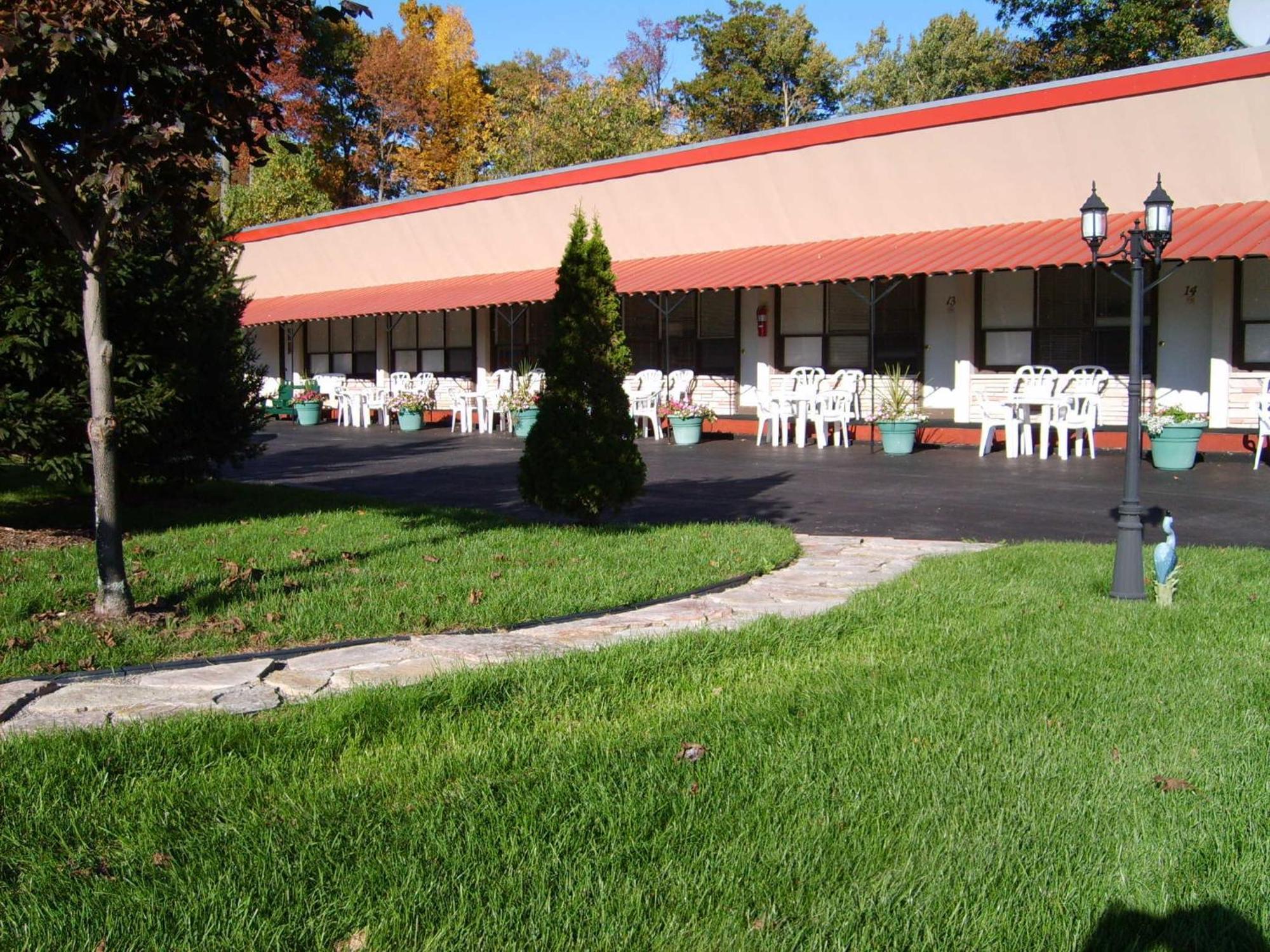 Capricorn Motel Royale 1000 Islands Lansdowne Buitenkant foto
