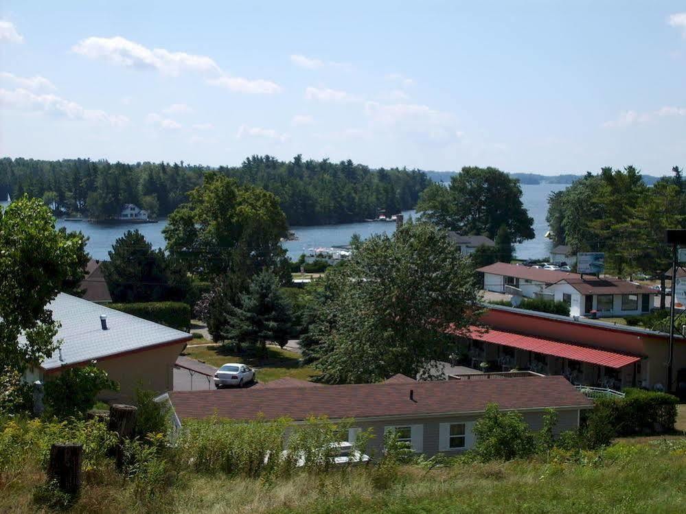 Capricorn Motel Royale 1000 Islands Lansdowne Buitenkant foto