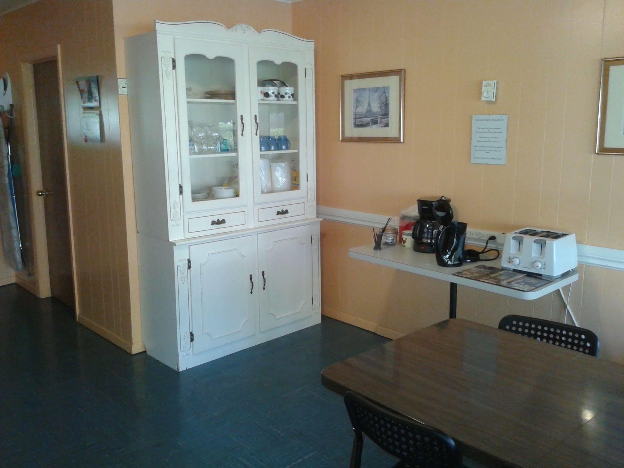 Capricorn Motel Royale 1000 Islands Lansdowne Buitenkant foto