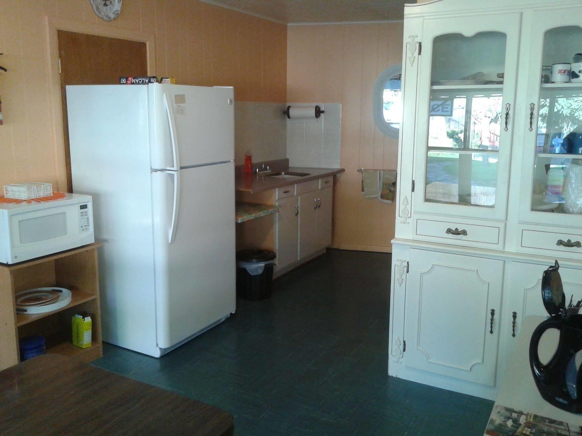 Capricorn Motel Royale 1000 Islands Lansdowne Buitenkant foto