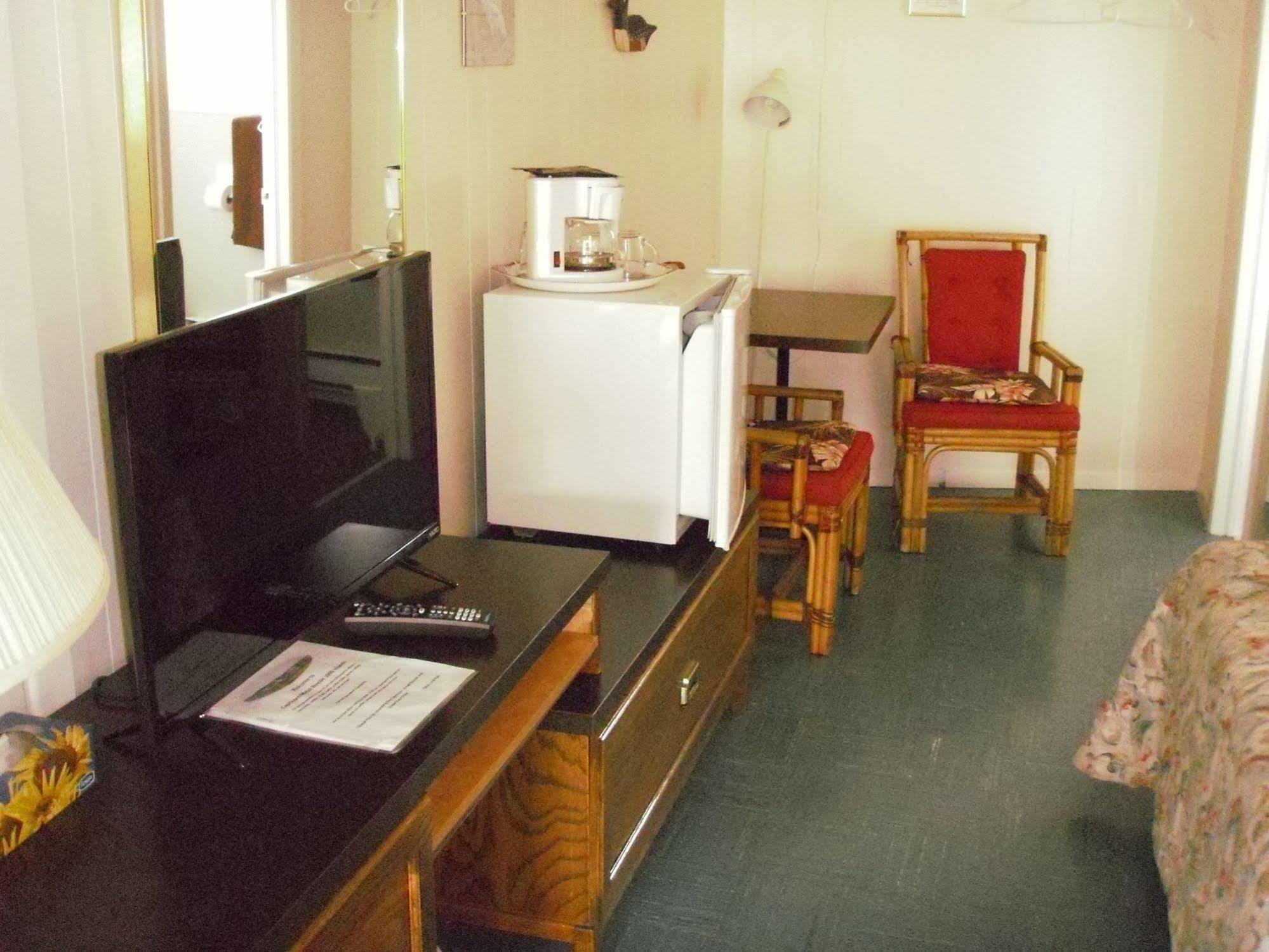 Capricorn Motel Royale 1000 Islands Lansdowne Buitenkant foto