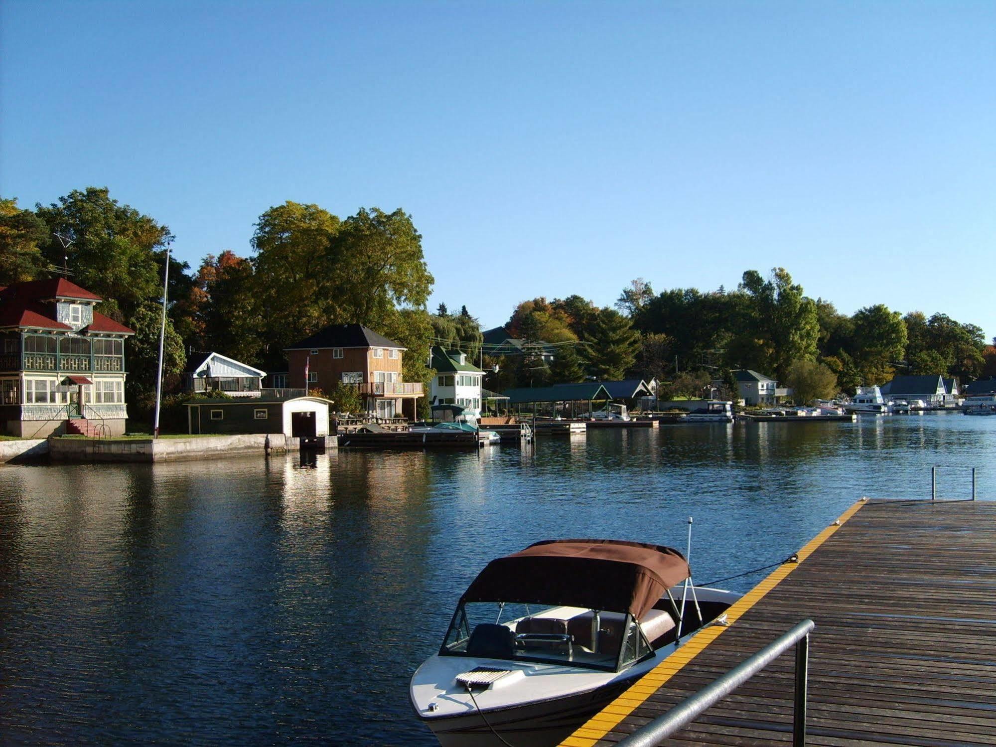 Capricorn Motel Royale 1000 Islands Lansdowne Buitenkant foto