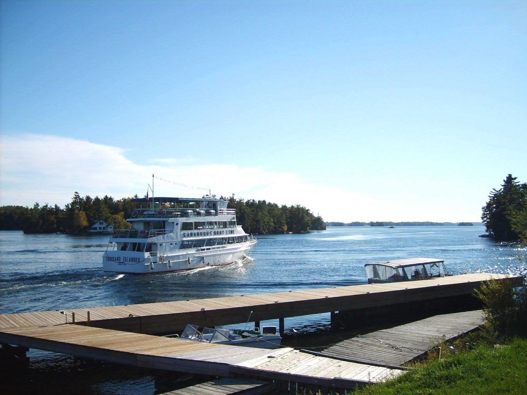 Capricorn Motel Royale 1000 Islands Lansdowne Buitenkant foto