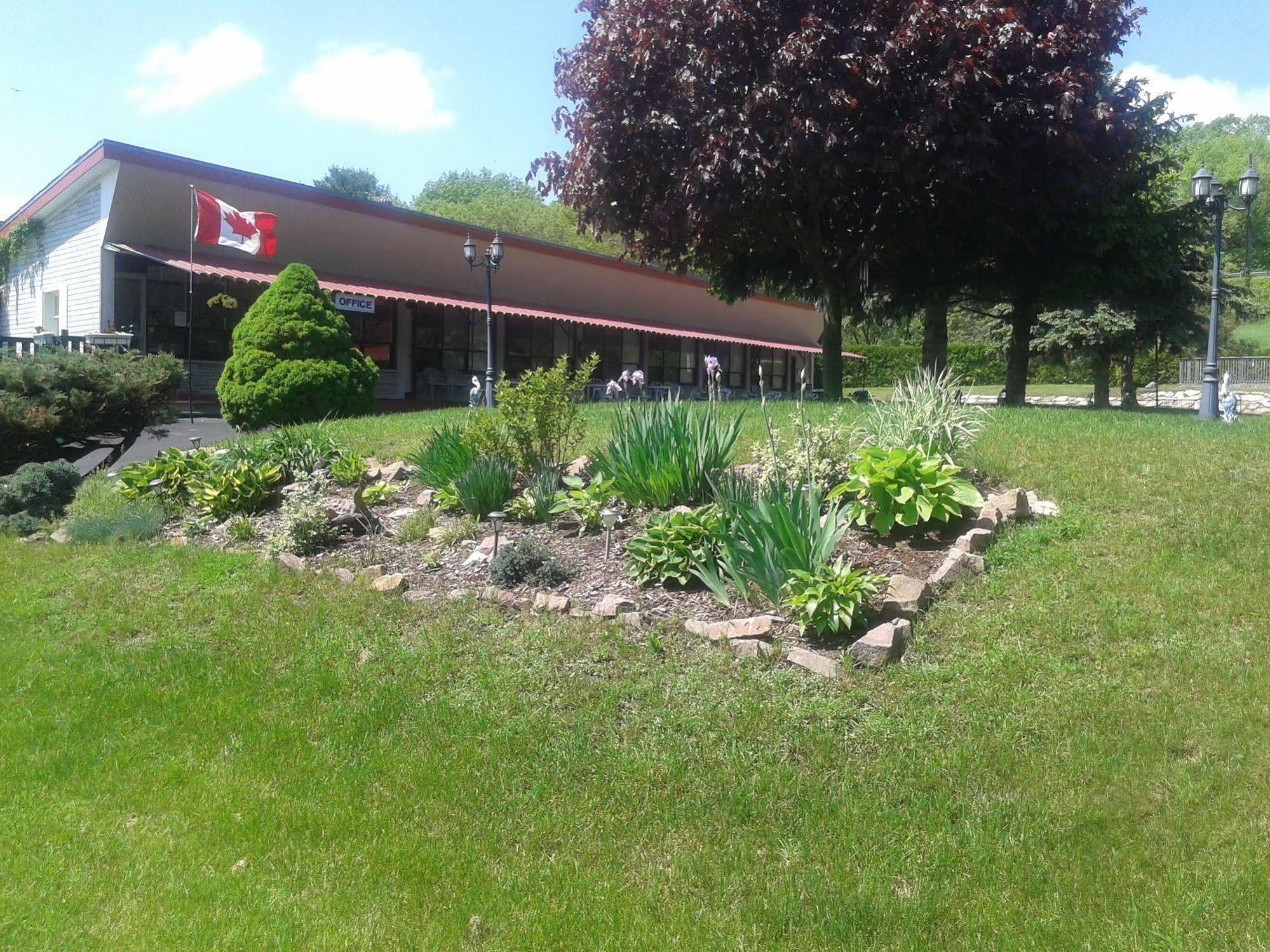Capricorn Motel Royale 1000 Islands Lansdowne Buitenkant foto